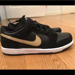 NIKE SB DUNK LOW PRO